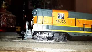 A CLASSIC REBORN WALTHERS MAINLINE EMD GP9 REVIEW [upl. by Hepsibah]